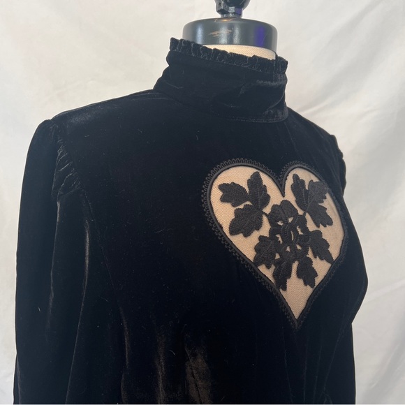 New KristinIt Black Velvet Sirsna Embroidered Heart Mini Dress Women’s Large - Picture 7 of 13
